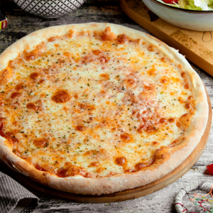 Pizza cuatro quesos artesanal